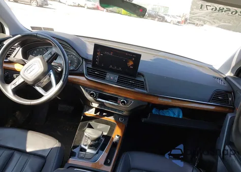 2021 Audi Q5 Premium 45 Tfsi Quattro S Tronic z USA, uszkodzony, nr VIN WA1AAAFY7M2133167